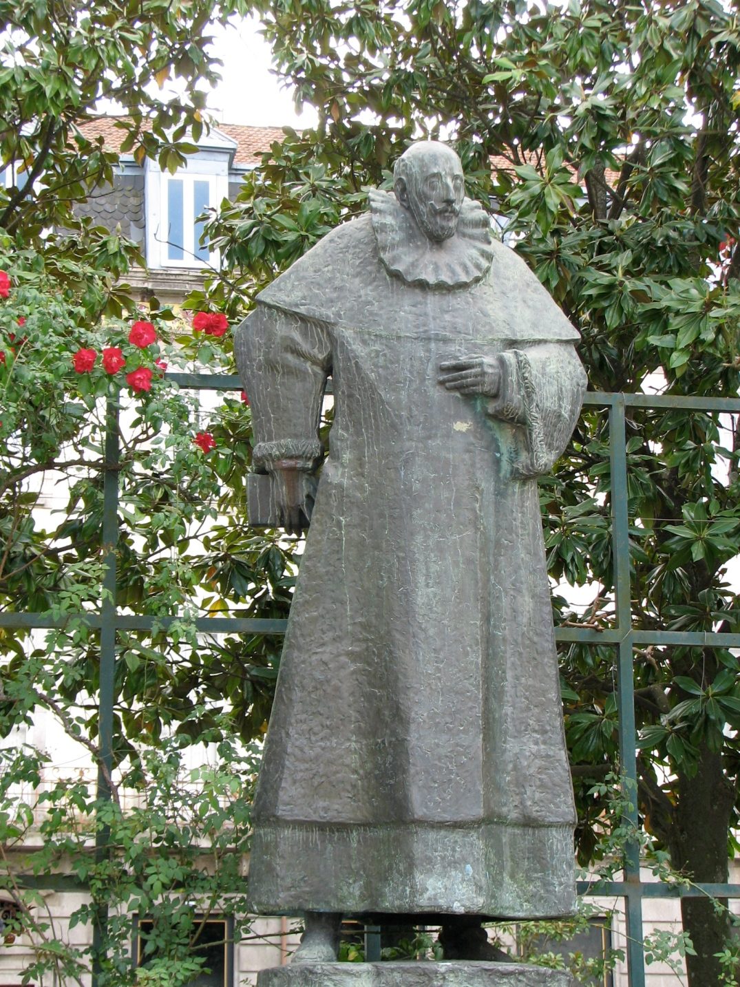 Francisco Sanches' monument, Braga, Portugal - 03.JPG